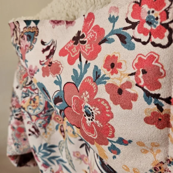 NWT Floral Hooded Jacket with Sherpa Lining - Picture 12 of 12